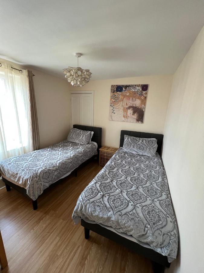Stay In Yeovil Town Centre, Large 2 Bd Apt With Parking, Sleeps 4 Eksteriør bilde