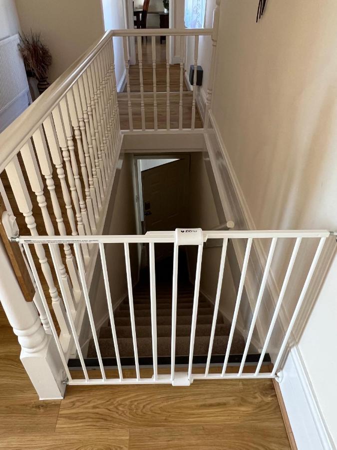 Stay In Yeovil Town Centre, Large 2 Bd Apt With Parking, Sleeps 4 Eksteriør bilde