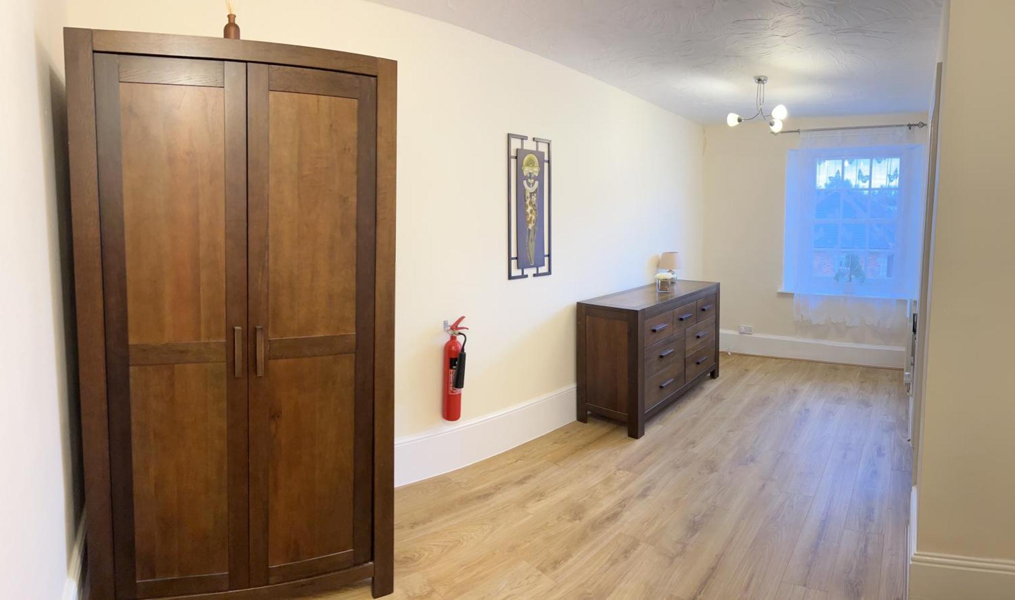 Stay In Yeovil Town Centre, Large 2 Bd Apt With Parking, Sleeps 4 Eksteriør bilde