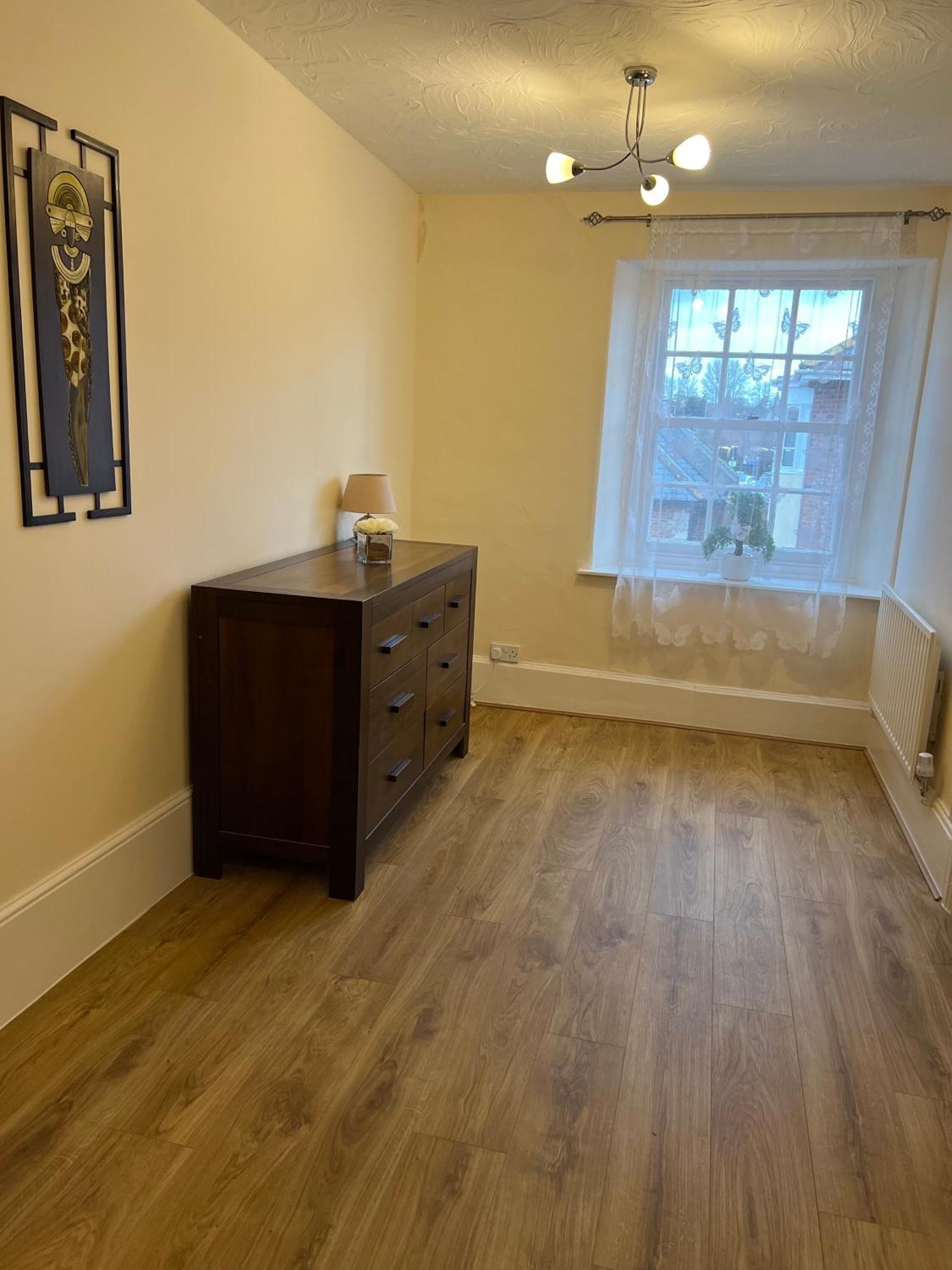 Stay In Yeovil Town Centre, Large 2 Bd Apt With Parking, Sleeps 4 Eksteriør bilde