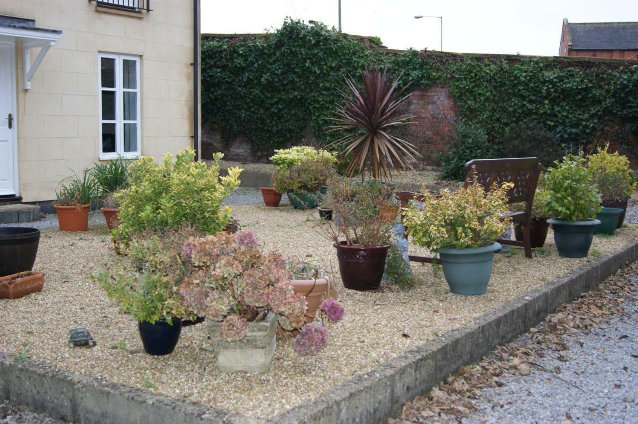 Stay In Yeovil Town Centre, Large 2 Bd Apt With Parking, Sleeps 4 Eksteriør bilde